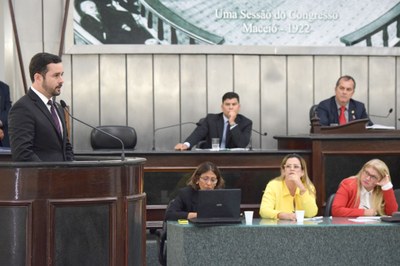 Deputado Bruno Toledo discurssando .JPG