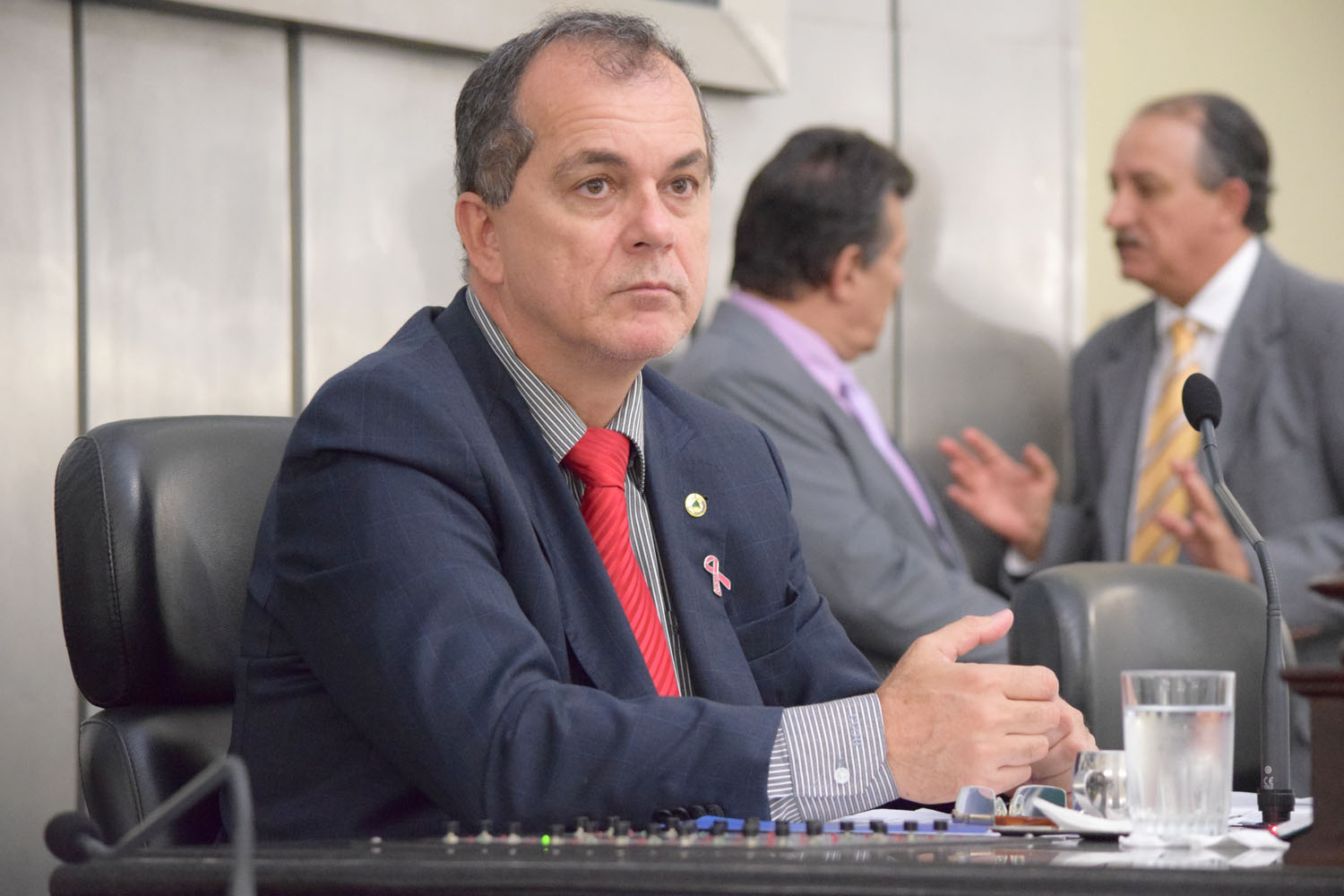 Deputado Ronaldo Medeiros presidiu a sessão.JPG