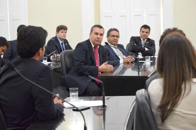 Deputado Sérgio Toledo em pedido de aparte.JPG