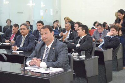 Sessão foi iniciada com dezesseis deputados presentes.JPG