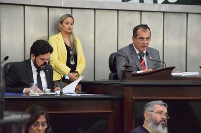 Mesa Diretora foi formada pelos deputados Isnaldo Bulhões e Ronaldo Medeiros.JPG