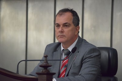 Ronaldo Medeiros presidiu a sessão desta terça-feira.JPG