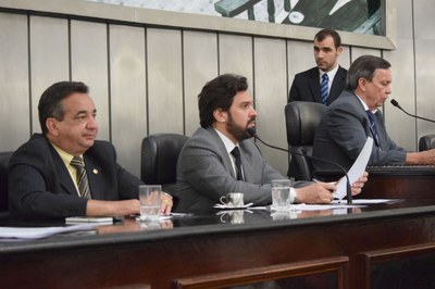 Mesa diretora composta pelos deputados Marcos Barbosa, Isnaldo Bulhões e Luiz Dantas.JPG