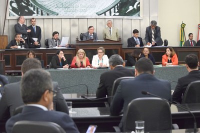 Vinte deputados estiveram presentes na sessão desta quarta-feira.JPG