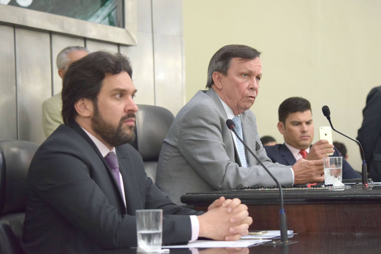Mesa diretora foi conduzida pelos deputados Isnaldo Bulhões, Luiz Dantas e Jarizinho Lira.JPG