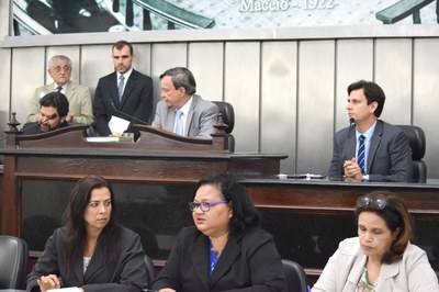 Mesa diretoria contou com presença do presidente da AMA Marcelo Beltrão.JPG