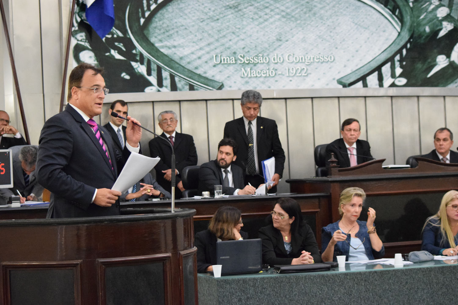 Deputado Galba Novaes faz uso da palavra na tribuna.JPG