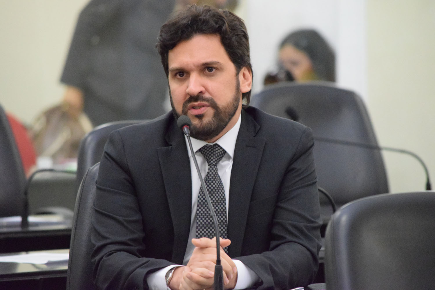 Deputado Isnaldo Bulhões em pedido de aparte.JPG