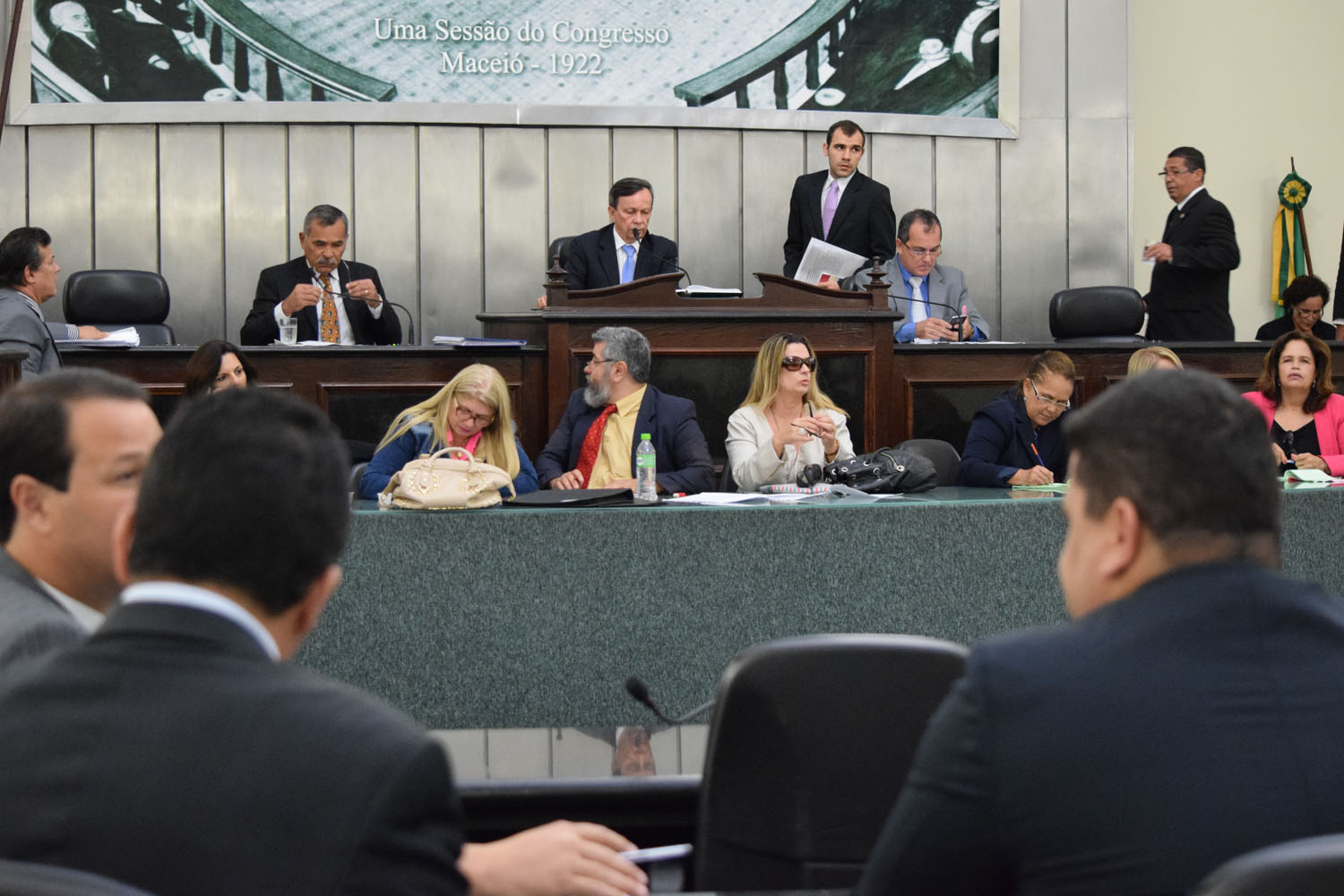 Sessão contou com a presença de 15 deputadosn .JPG