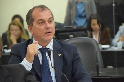 Deputado Ronaldo Medeiros em pedido de aparte.JPG