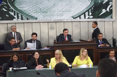 Mesa Diretora foi formada por Luiz Dantas, Isnaldo Bulhões, Marcos Barbosa e Inácio Loiola.JPG