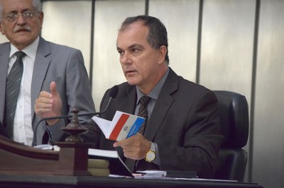 Deputado Ronaldo Medeiros presidiu a sessão .JPG