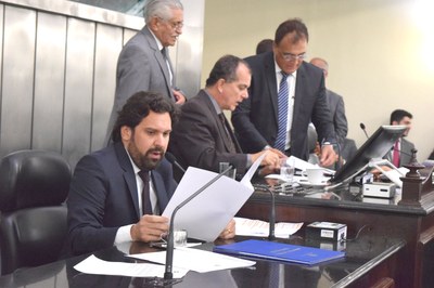 Isnaldo Bulhoes ocupou a primiera secretaria.JPG