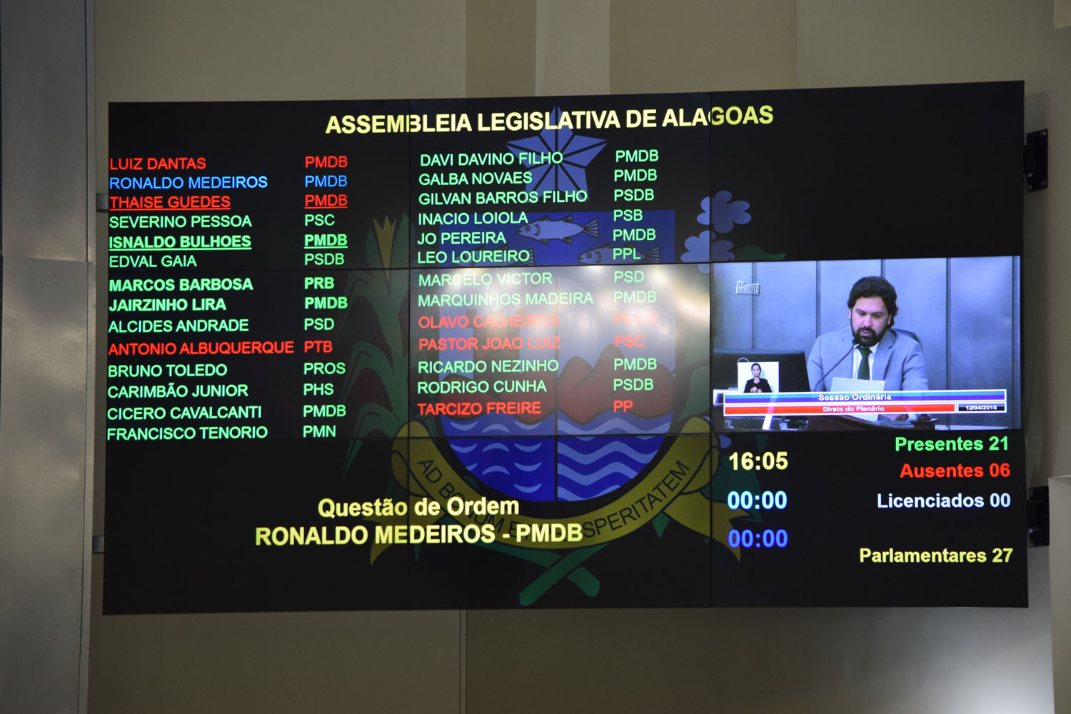 Painel eletrônico marcou a presença de 21 parlamentares.JPG
