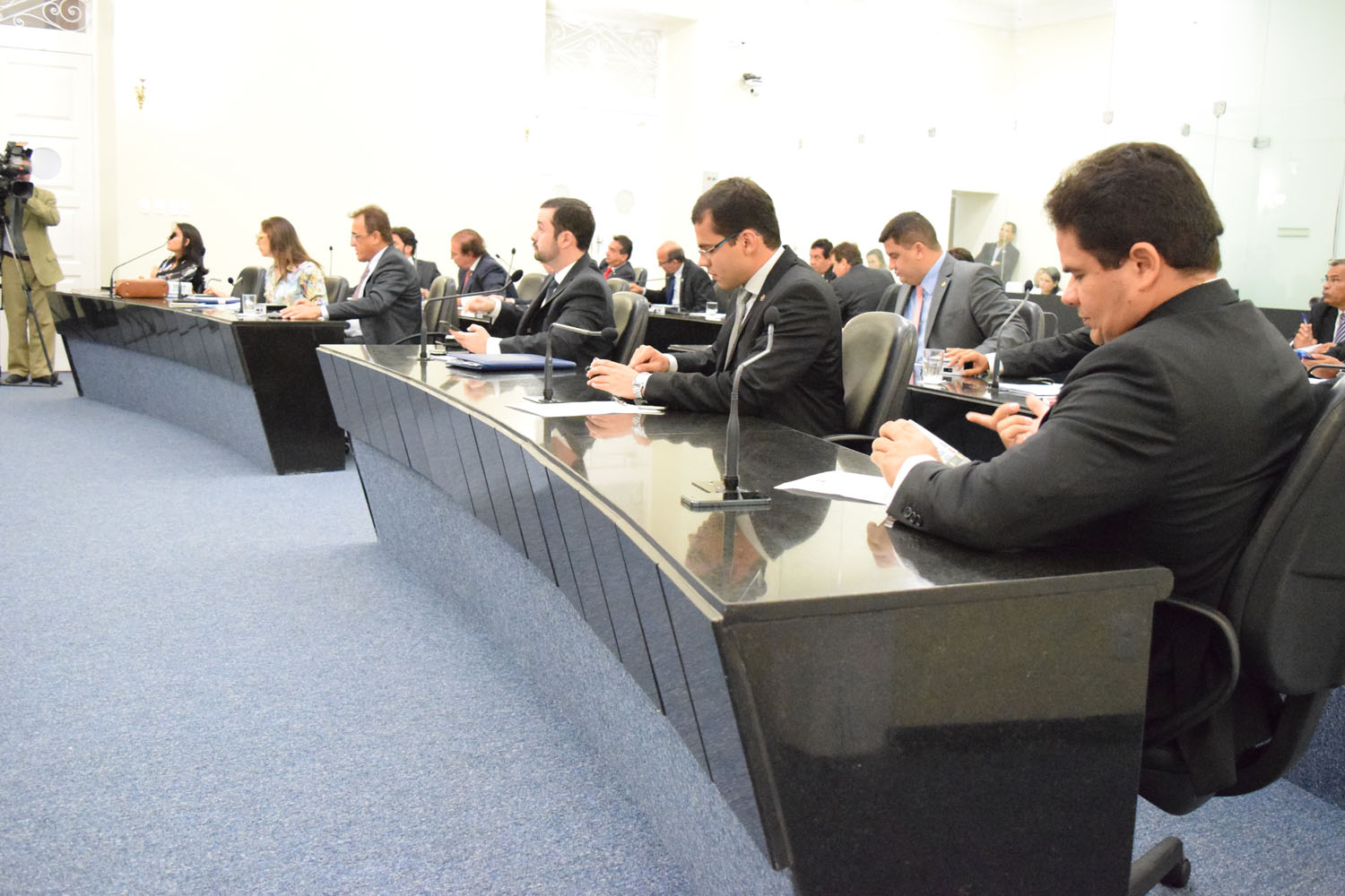 Deputados votam os vetos do Executivo.JPG