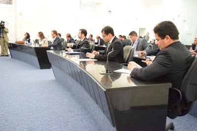 Deputados votam os vetos do Executivo.JPG