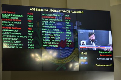 Painel contabiliza a presença de 23 deputados.JPG
