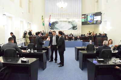 Sessão desta terça-feira foi iniciada com 15 deputados presentes.JPG