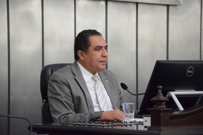 Deputado Inácio Loiola presidiu a sessão.JPG