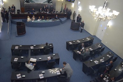 Sessão contou com a presença de 10 deputados.JPG