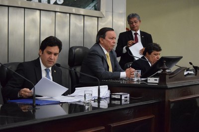 Mesa Diretora foi formada pelos deputados Isnaldo Bulhões, Luiz Dantas e Edval Gaia.JPG