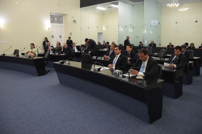 Sessão contou com a presença de 24 parlamentares.JPG
