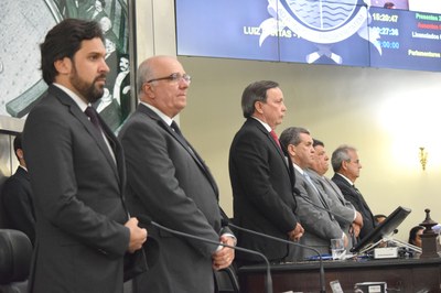 Mesa foi composta por autoridades .JPG