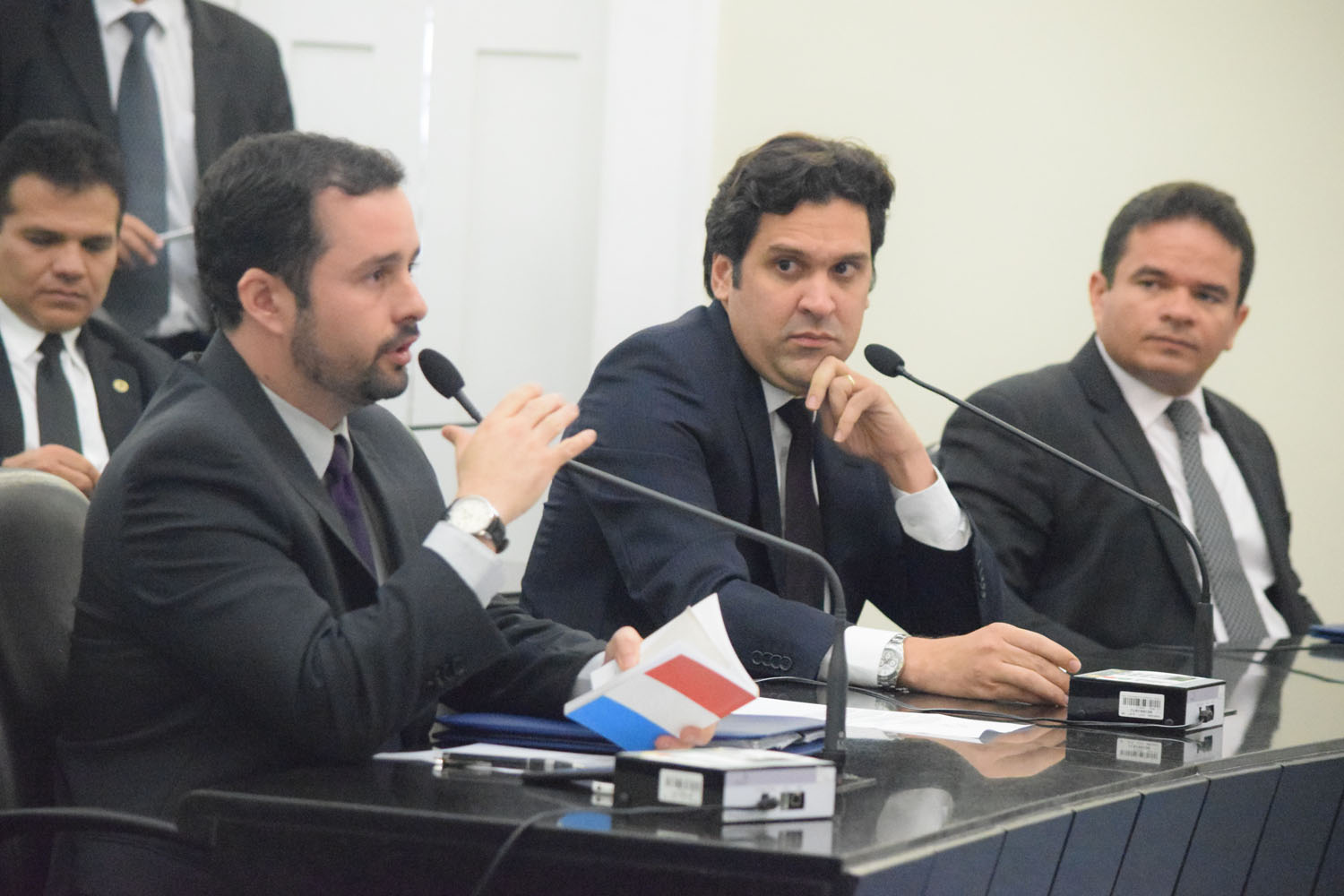 Deputado Bruno Toledo em pedido de aparte.JPG