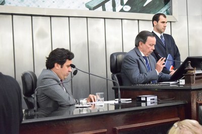 Luiz Dantas e Isnaldo Bulhões conduziram a sessão.JPG