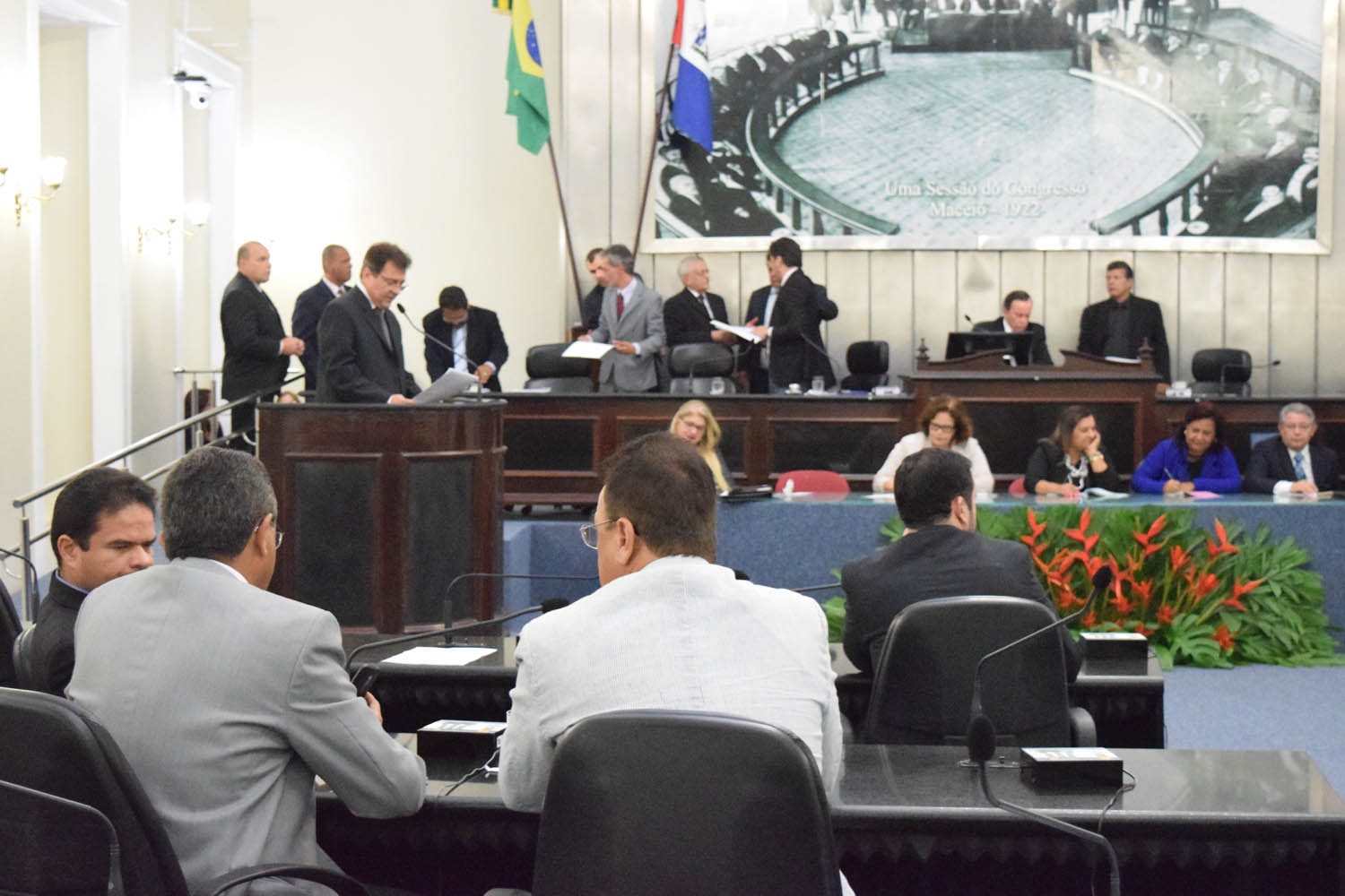 Sessão contou com a presença de 14 deputados.JPG