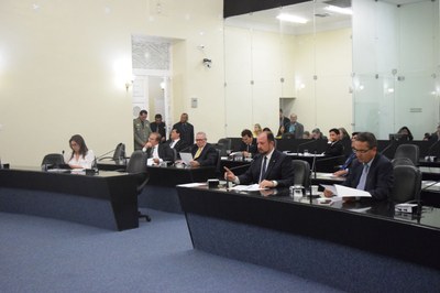 Sessão contou com a presença de dezesseis deputados.JPG