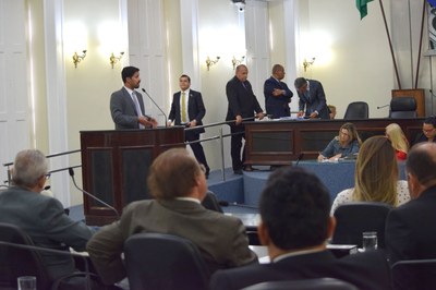 Parlamentares atetos ao discurso do deputado Rodrigo Cunha.JPG