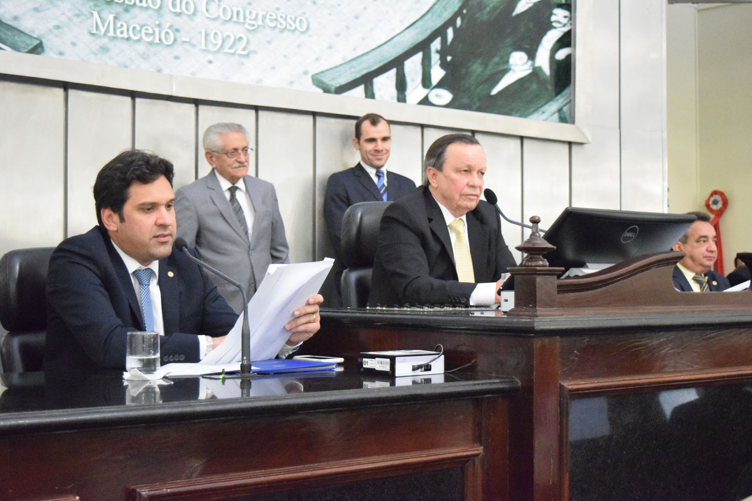 Deputados Isnaldo Bulhões e Luiz Dantas conduziram a sessão.JPG