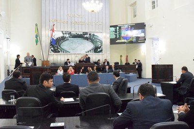 Sessão contou com a presença de 24 deputados.JPG