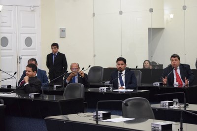 Sessão contou com a presença de 16 deputados.JPG