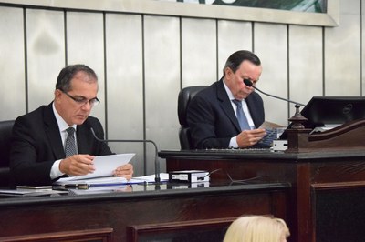 Deputados Ronaldo Medeiros e Luiz Dantas conduziram a sessão.JPG