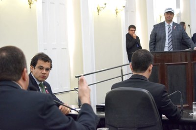 Parlamentares debateram sobre a proibição da vaquejada.JPG