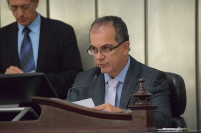 Ronaldo Medeiros presidiu a sessão.JPG