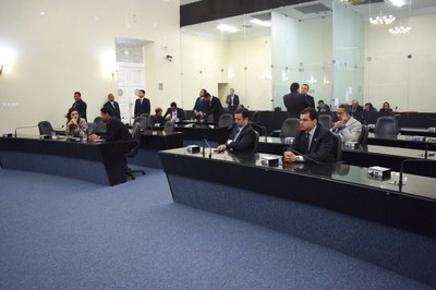 Sessão contou com a presença de 16 deputados .JPG