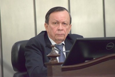 Luiz Dantas conduziu a sessão.JPG
