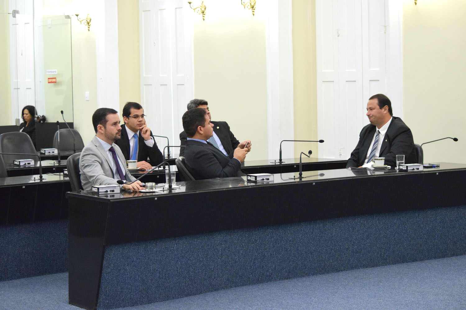 Sessão contou com a presença de 11 deputados.JPG