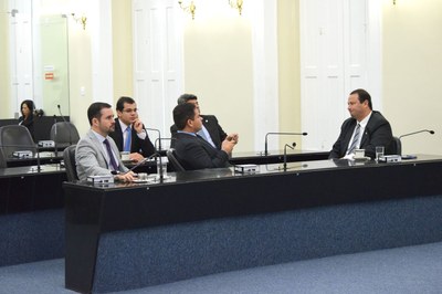 Sessão contou com a presença de 11 deputados.JPG