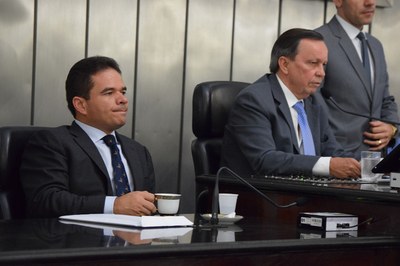 Deputados Marcelo Victor e Luiz Dantas conduziram a sessão.JPG