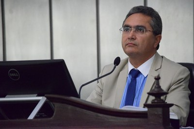 Deputado Francisco Tenório presidiu a sessão.JPG