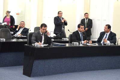 Sessão contou com a presença de 18 deputados.JPG