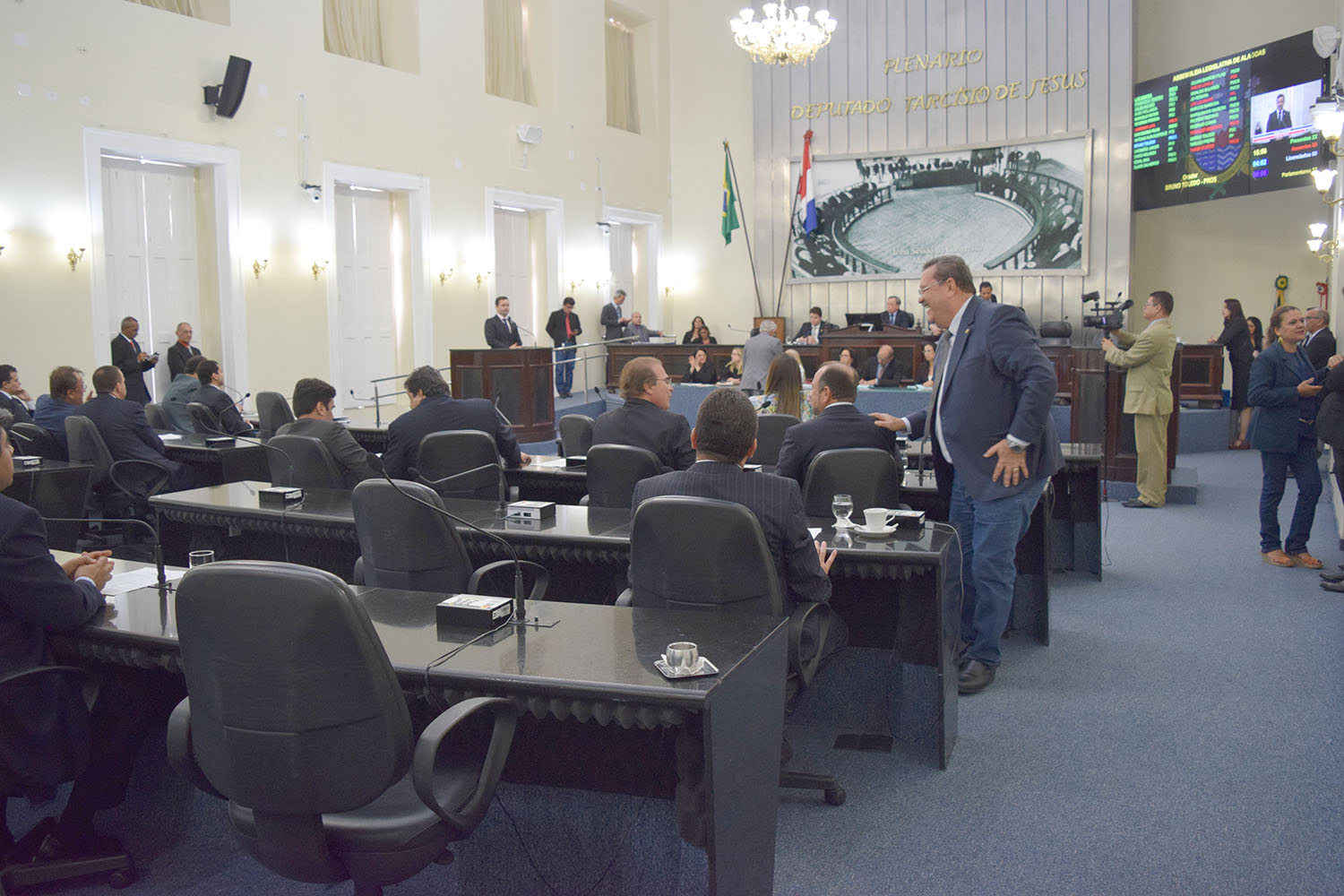 Sessão contou com a presença de 22 parlamentares.JPG