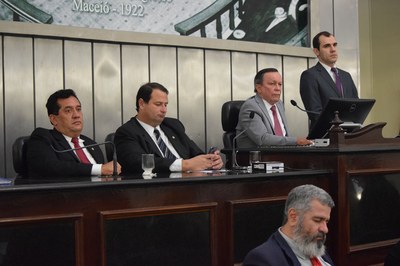 Mesa Diretoria foi composta pelos deputados Severino Pessoa, Dudu Hollanda e o presidente Luiz Dantas.JPG