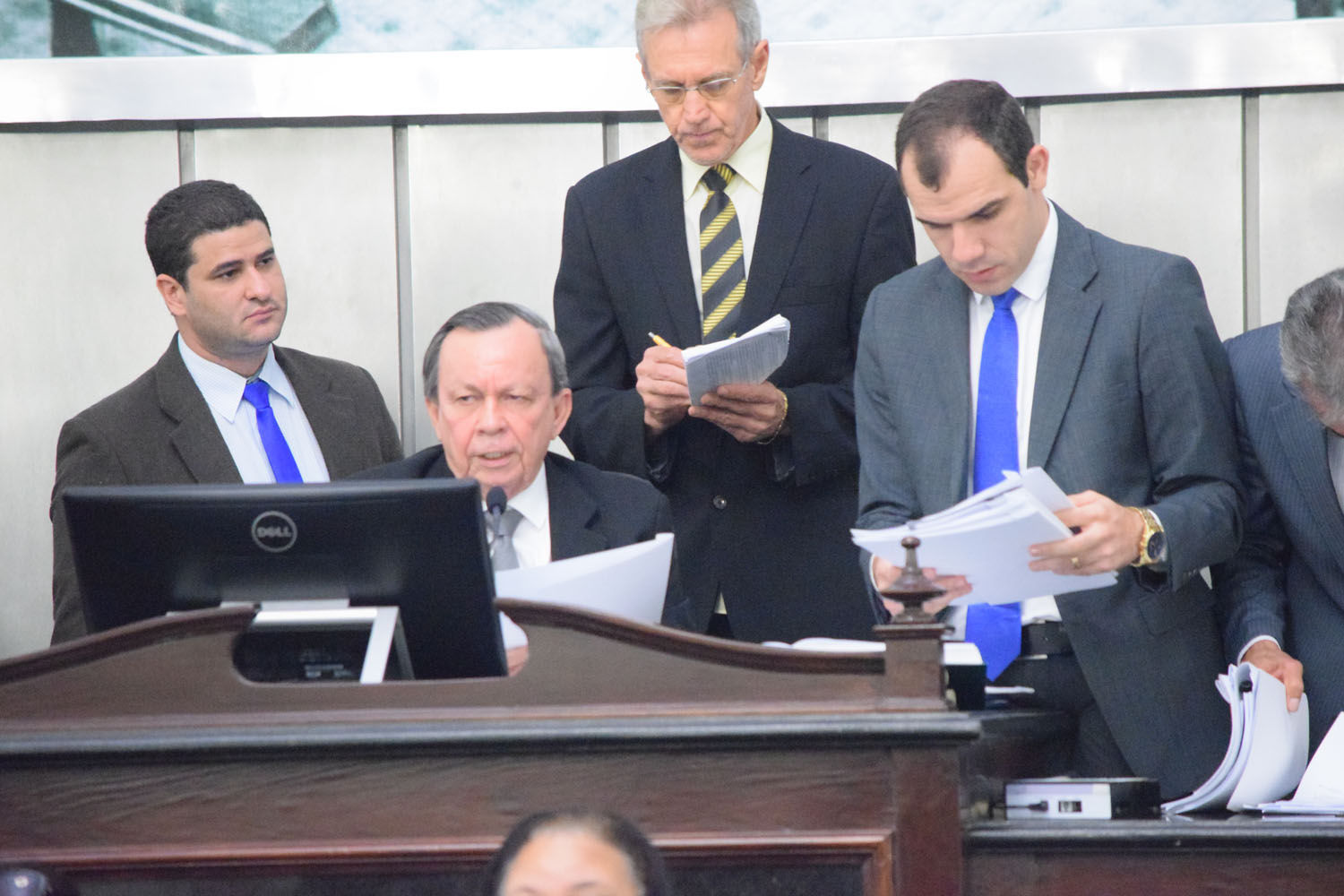 Deputado Luiz Dantas conduziu a sessão.JPG