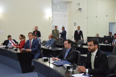 Sessão contou com a presença de 16 parlamentares.JPG