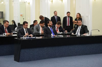 Sessão foi iniciada com a presença de 11 parlamentares.JPG